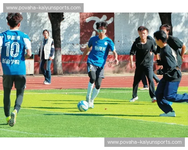 马拉松足球:跑动中的绿茵魅力,让每一步都有进球的可能