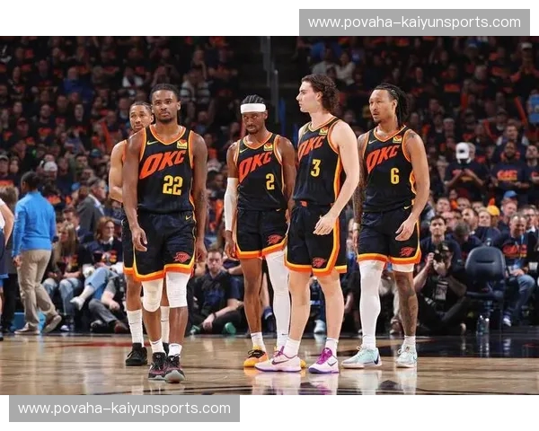 公牛与老鹰：芝加哥的红色风暴与亚特兰大的飞鹰之争，谁将主宰赛场？